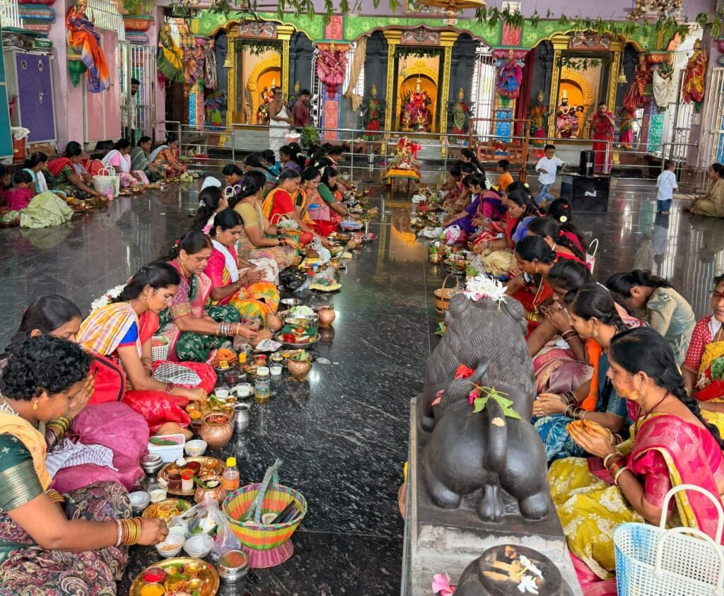 త్రిశక్తి ఆలయంలో ఘనంగా  సామూహిక కుంకుమార్చన
