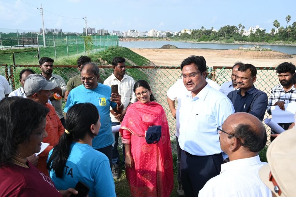 కాప్రా చెరువులో గ‌ణేష్ నిమ‌జ్జ‌నాల‌కు వెసులుబాటు లేదు  చిన్న విగ్ర‌హాల నిమ‌జ్జ‌నానికి బేబీ పాండ్‌ను వాడుకుందాం  అర్బ‌న్‌ వెట్‌ల్యాండ్ జాబితాలో కాప్రాచెరువుంద‌న్న హైడ్రా క‌మిష‌న‌ర్‌  జీవ‌వైవిద్యం దెబ్బ‌తినకుండా చూడాల్సిన బాధ్య‌త మ‌న‌దే అంటూ హిత‌వు