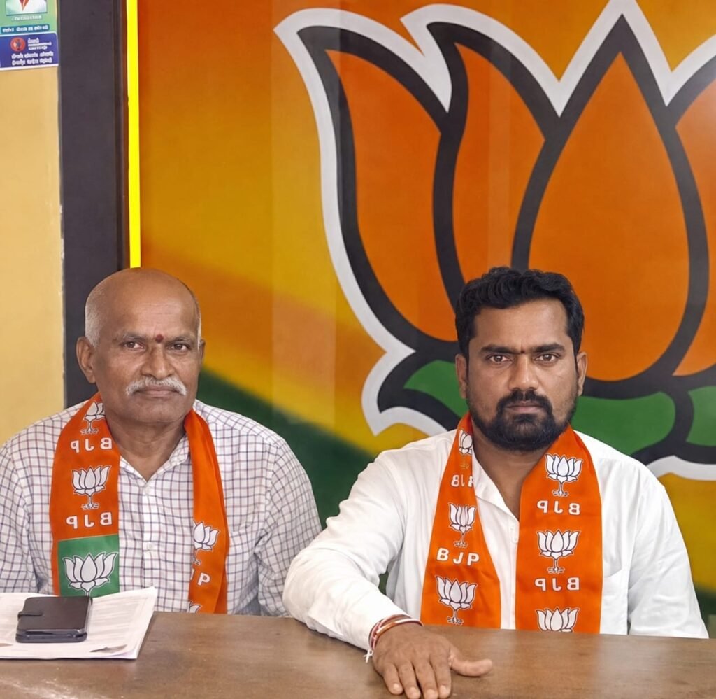 ప్రజావాణి ప్రజల గోడు వినడానికా.. ఫైళ్లలో పూడ్చిపెట్టడానికా?: సామల అశోక్ప్రజావాణి ఫిర్యాదుల పరిష్కారంలో అధికారుల నిర్లక్ష్యంపై బీజేపీ విమర్శలు