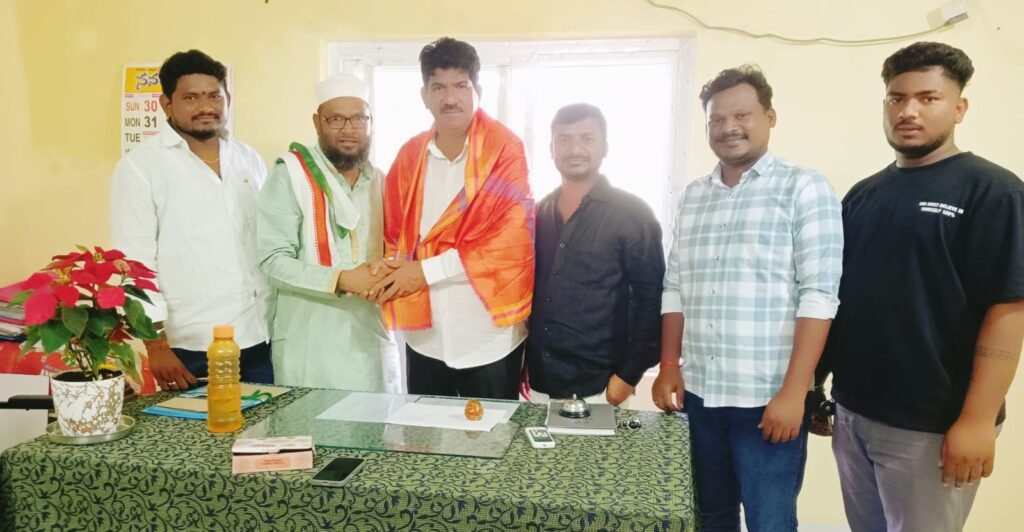 మండల అభివృద్ధి అధికారిగా అదనపు బాధ్యతలు చేపట్టిన శ్రీపతి బాపురావుకు ఘన సన్మానం