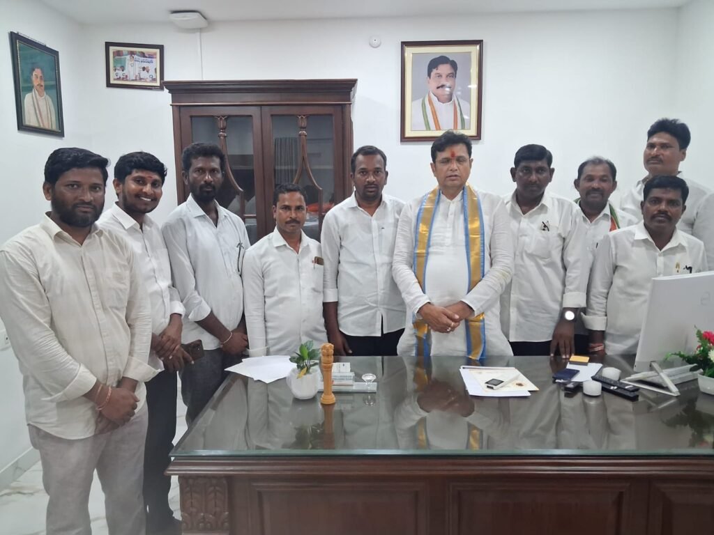 అభివృద్ధి పనులకు నిధులు మంజూరు చేయాల ని మంత్రి శ్రీధర్ బాబుకు వినతిసానుకూలంగా స్పందించిన మంత్రి శ్రీధర్ బాబు