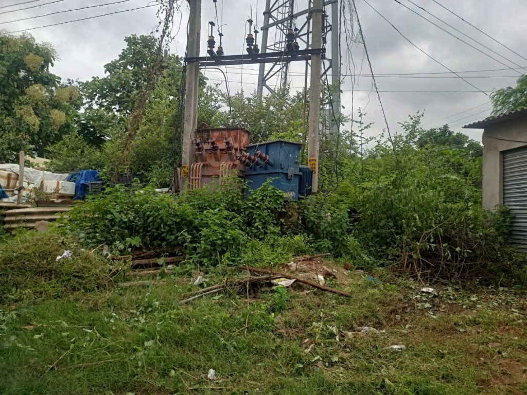 విద్యుత్ ట్రాన్సఫర్మ్ కంచె ఏర్పాటు కోసం సంవత్సరాలు గడుస్తున్నా పట్టించుకోవడంలో నిర్లక్ష్యం వహిస్తున్న అధికారులు