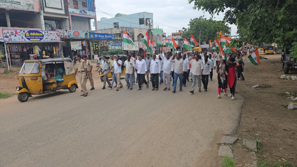 జన్నారంలో కన్నులపండువగా ‘హర్ ఘర్ తిరంగ’ ర్యాలీ.ముక్తకంఠంతో మార్మోగిన ‘భారత్ మాతాకీ జై’ నినాదాలు.