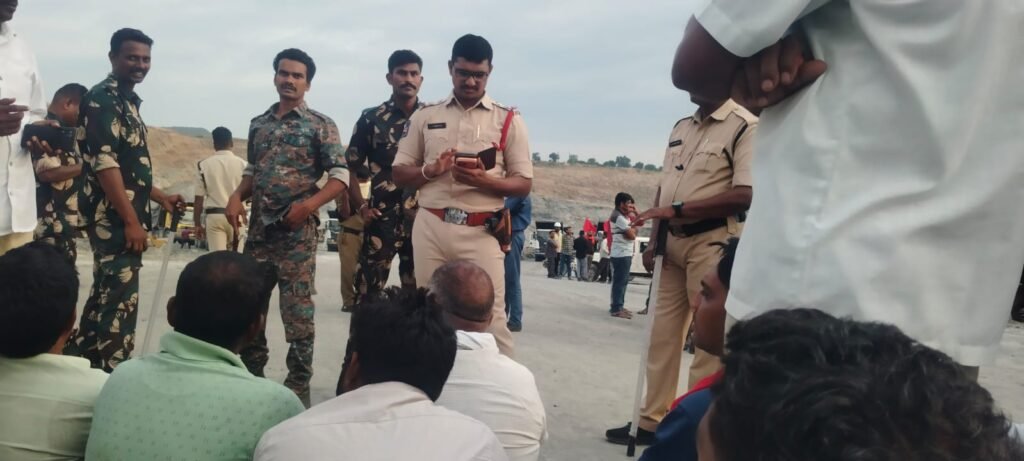 రాజాపూర్ గ్రామానికి తీవ్ర అన్యాయం.. 122 ఇళ్లకు పీడీ ఇవ్వలేదంటూ ఆందోళన ,