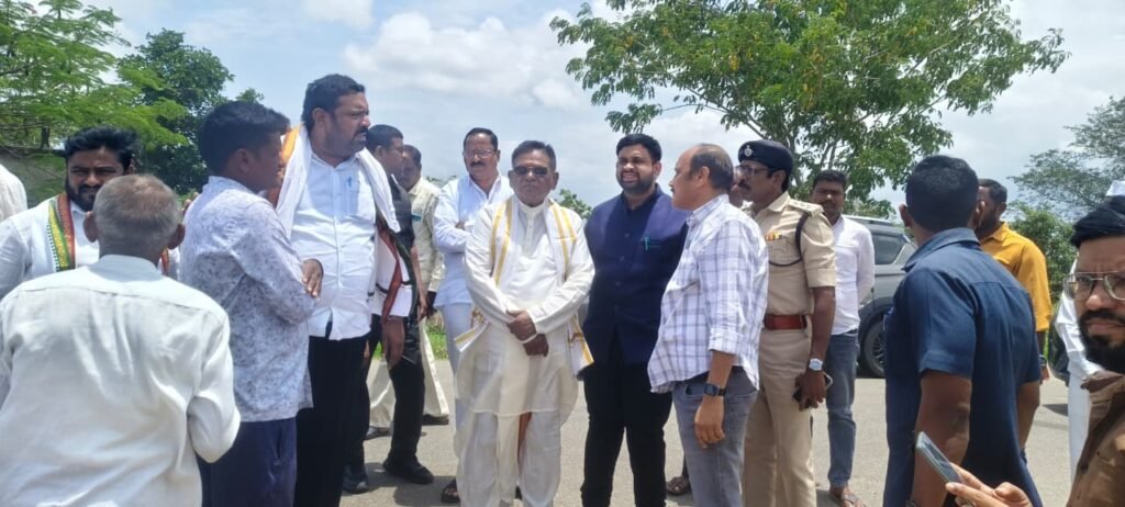 కన్నెపల్లి మండలంలో రూ.2.25 కోట్లతో నూతన తహసీల్దార్ కార్యాలయ భవనానికి స్థల పరిశీలించిన ఎమ్మెల్యే గడ్డం వినోద్ వెంకటస్వామి
