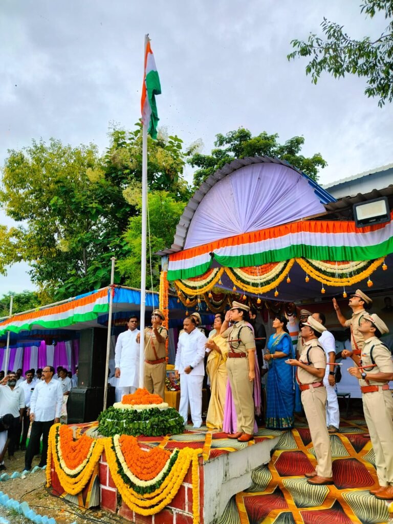 ఆసిఫాబాద్ పరేడ్ గ్రౌండ్ లో ఘనంగా 80 వ స్వాతంత్ర దినోత్సవ వేడుకలు