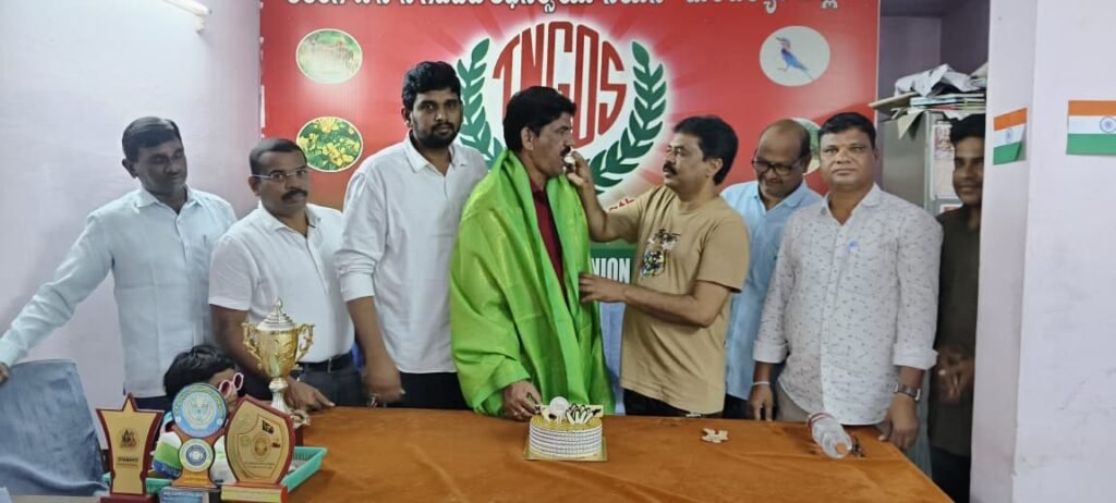 జన్మదిన వేడుకలతో పాటు ఉత్తమ అధికారులకు ఘన సన్మానం..