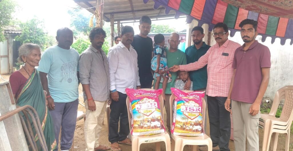 పీ సీ ఆర్ ఫౌండేషన్ ఆధ్వర్యంలో మృతురాలు కుటుంబానికి 50 కేజిల బియ్యం అందజేత.