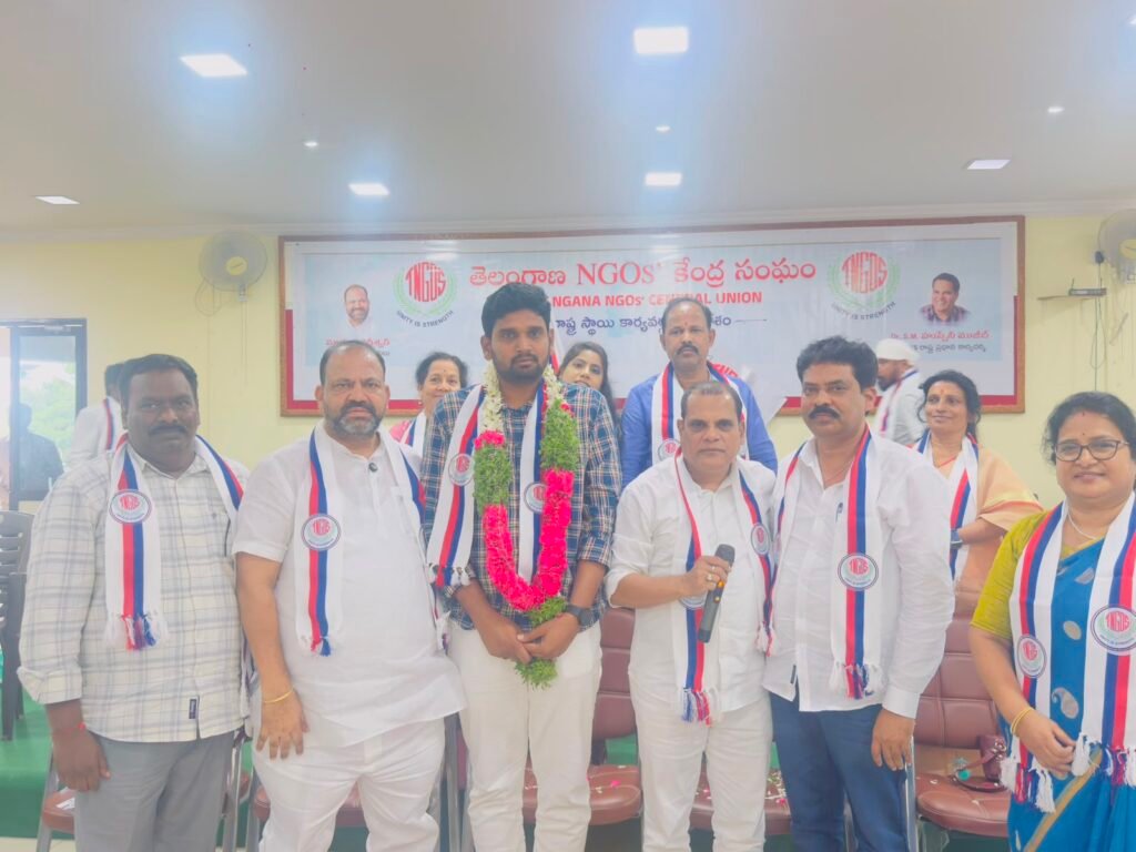 ఉద్యోగులకు పీఆర్సీ అమలు చేయాలి