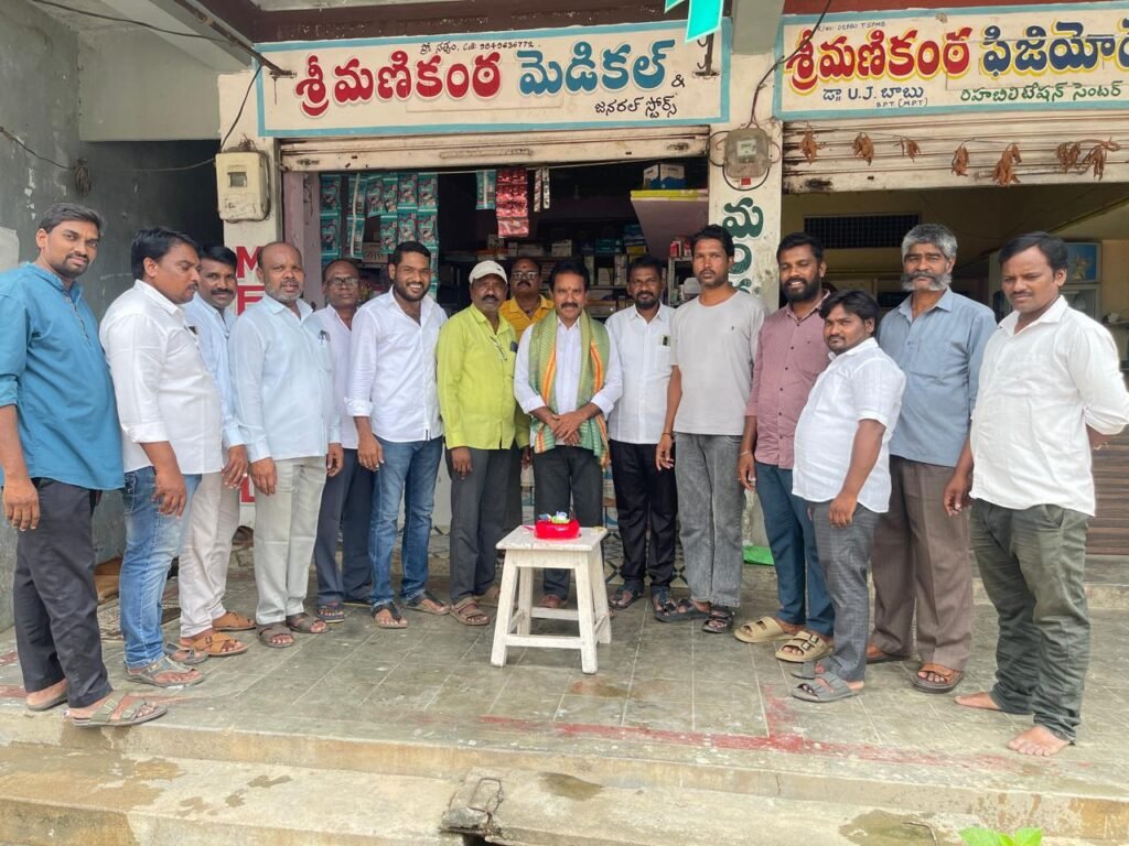 మాజీ ఎంపీపీ చెట్పల్లి సత్యం బర్త్డే సెలబ్రేషన్