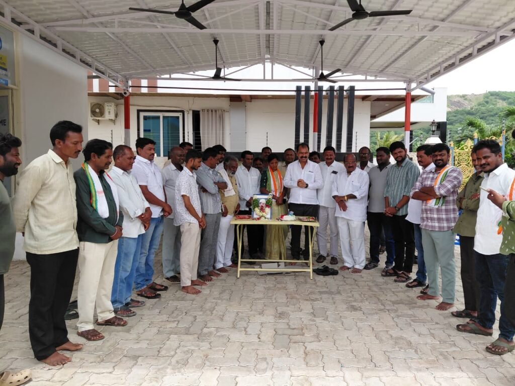 రాజీవ్ గాంధీ ఆశయాలను సాధించడమే నిజమైన నివాళిమంథని బ్లాక్ కాంగ్రెస్ అధ్యక్షులు తొట్ల తిరుపతి యాదవ్.