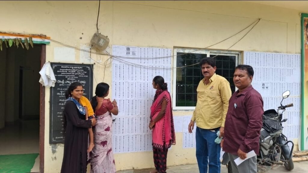 ఓటరు జాబితాపై విస్తృత అవగాహన కల్పించాలి.ఇందిరమ్మ ఇళ్ల నిర్మాణాలను గడువులోగా పూర్తి చేయాలి..