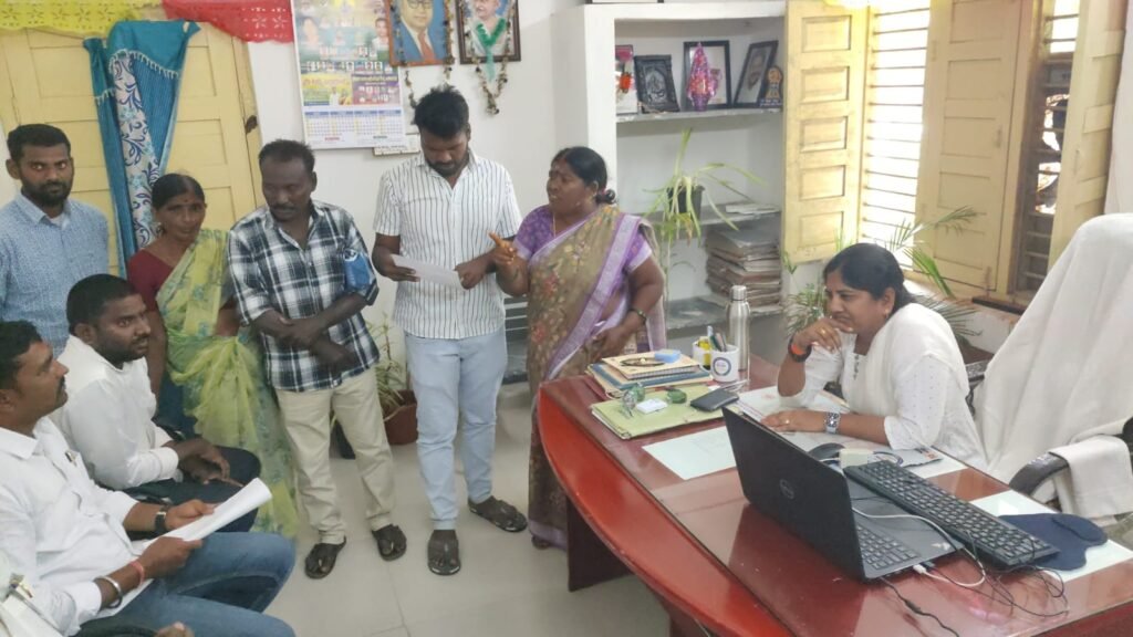 2008 నుంచి సాగులో ఉన్న భూమి.. 2018లో పేరు మార్పు!5 ఎకరాల లావణి పట్టా భూమి తమకు దక్కాలని దళిత కుటుంబం ఆవేదన