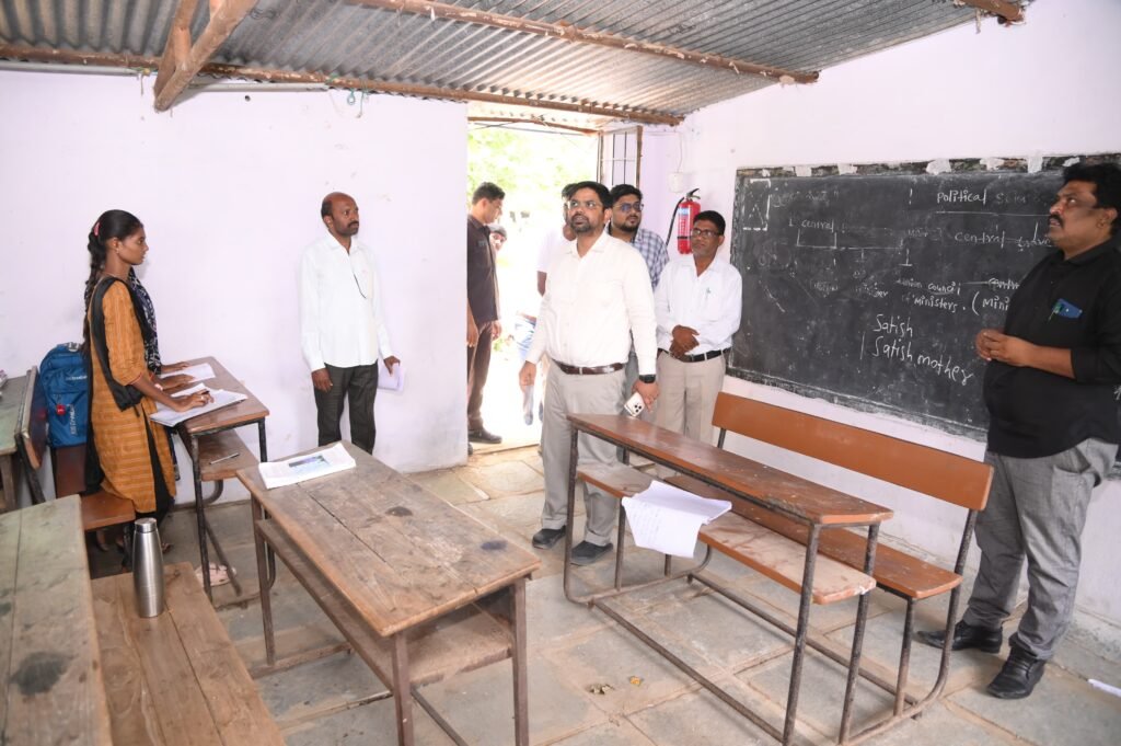 ప్రభుత్వ విద్యా సంస్థలలో విద్యార్థులకు పూర్తిస్థాయిలో సౌకర్యాలు కల్పించాలిజిల్లా కలెక్టర్ కుమార్ దీపక్ .