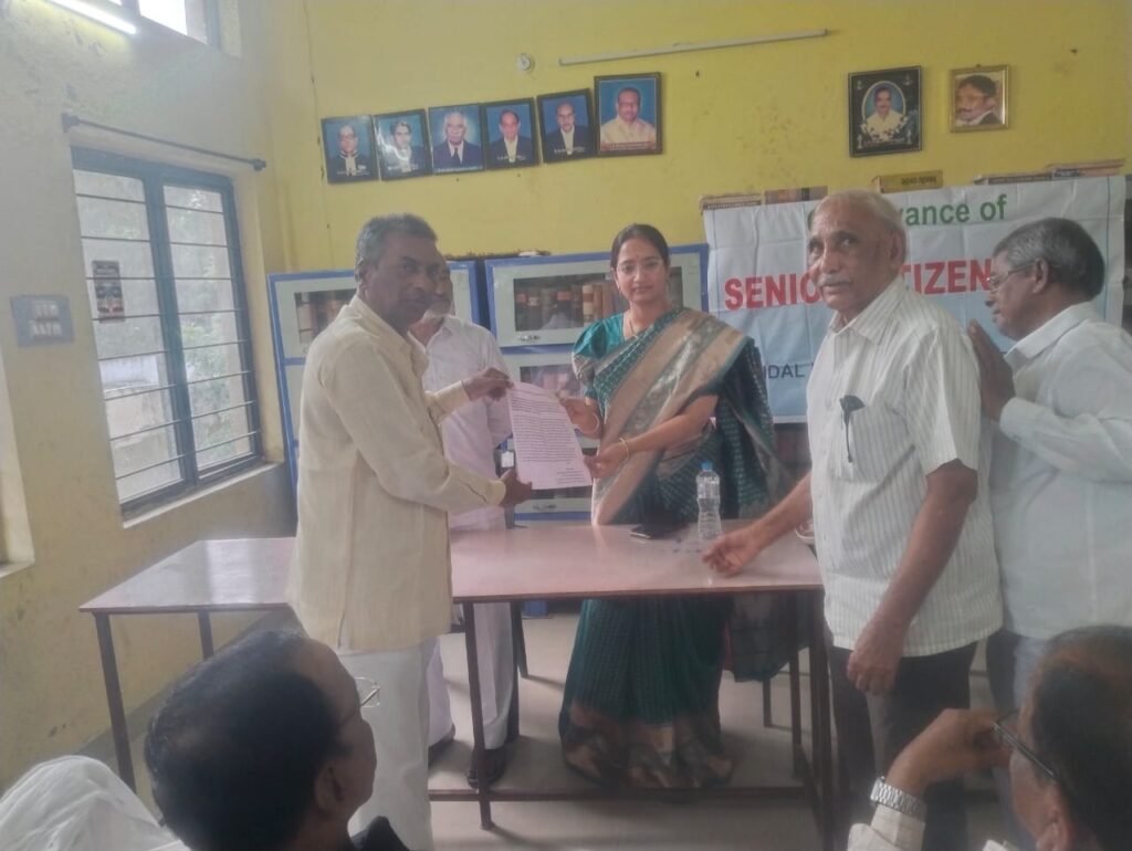 సింగరేణి రిటైర్డ్ కార్మికులకు కనీస పెన్షన్ రూ.10 వేలు ఇవ్వాలిమంథని డివిజనల్ సబ్ కోర్టు న్యాయమూర్తికి వినతిపత్రం