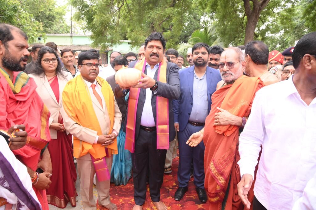 ప్రతి ఒక్కరిని గౌరవిద్దాం… సంతోషంగా బ్రతుకుదాం…రాష్ట్ర హైకోర్టు న్యాయమూర్తి, జిల్లా పరిపాలన న్యాయమూర్తి నగేష్ భీమపాక.