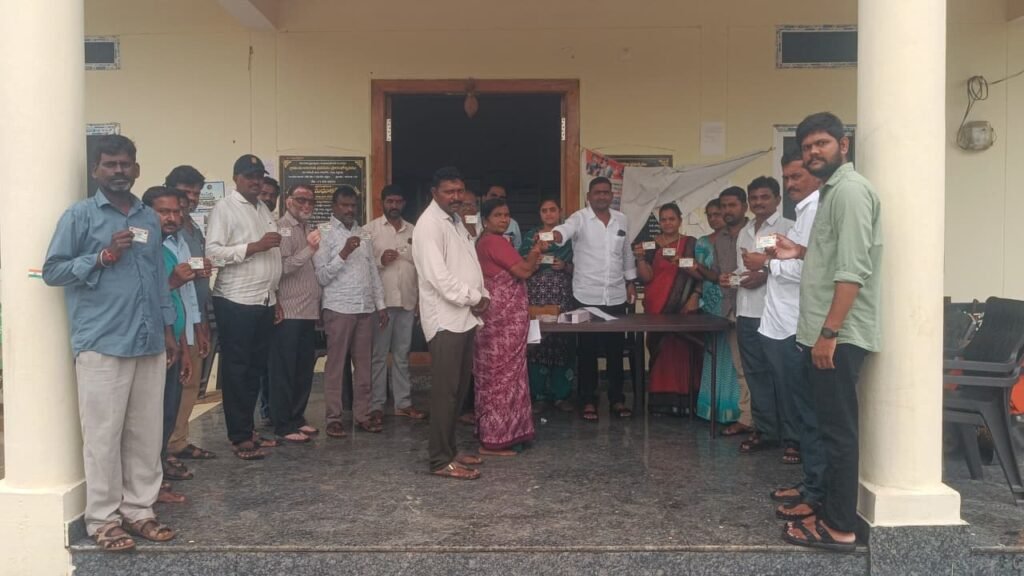 పన్నూర్‌లో పండుగలా 787 కొత్త స్మార్ట్ రేషన్ కార్డుల పంపిణీప్రతి కుటుంబ సంక్షేమమే ప్రభుత్వ లక్ష్యం : సర్పంచ్ చిందం మహేష్
