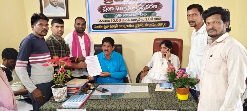 మిట్టపల్లి సమస్యలపై ప్రజావాణిలో వినతులు..వంతెనకు ముప్పు.. స్మశానవాటిక, చెరువు భూములపై కబ్జాల ఆరోపణలు..తక్షణమే పరిశీలించి చర్యలు తీసుకోవాలని డిమాండ్..