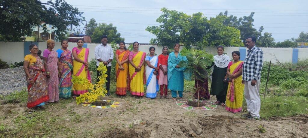 నాగేపల్లి జెడ్పీహెచ్‌ఎస్‌లో వనమహోత్సవంపర్యావరణ పరిరక్షణపై విద్యార్థుల్లో అవగాహన పెంపొందించాలి