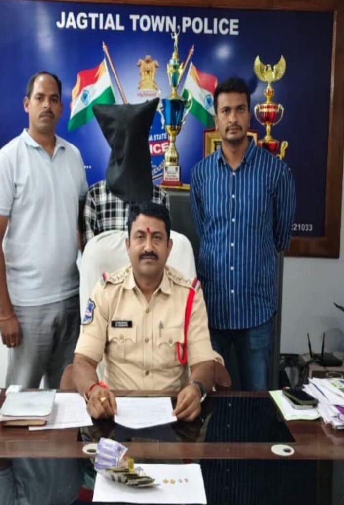 దొంగతనం కేసు 24 గంటల్లో ఛేదన: నిందితుడి అరెస్ట్, నగదు-బంగారం స్వాధీనం