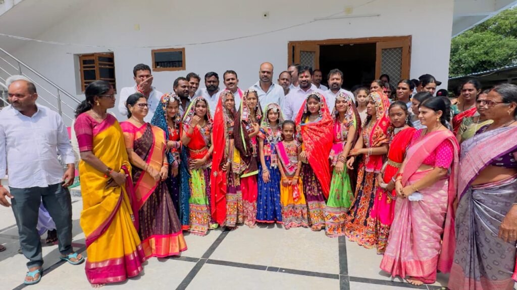 ఖానాపూర్ బీఆర్ఎస్ క్యాంపు కార్యాలయంలో ఘనంగా రక్షాబంధన్ వేడుకలు