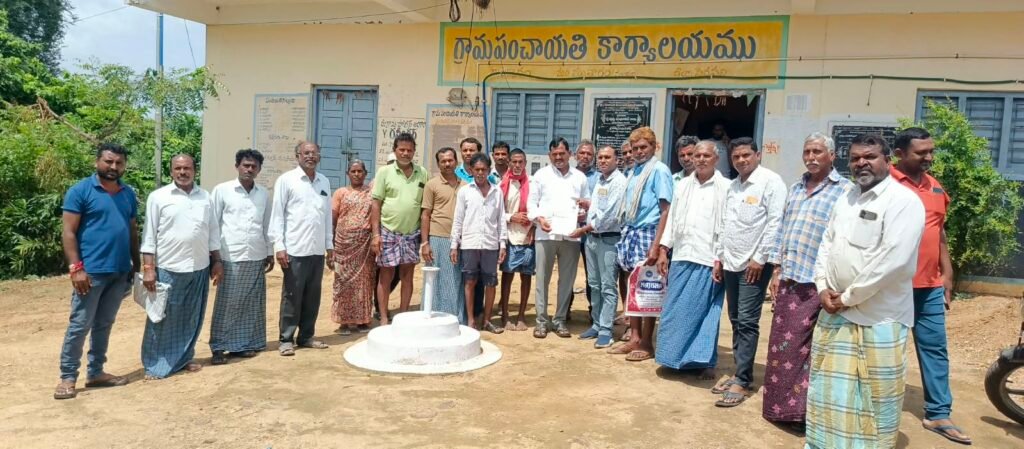 లక్కారంలో రైతులకు పంటల నమోదు, పీఎం కిసాన్ ఈ-కేవైసీపై అవగాహన.