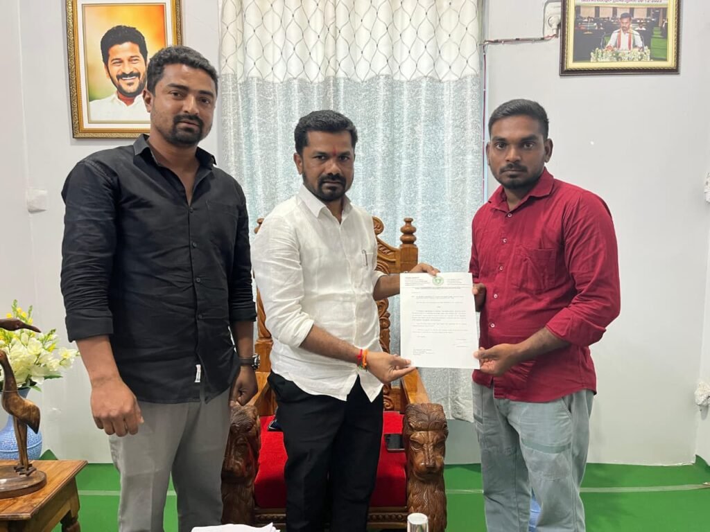 పేదలకు అండగా ప్రజా ప్రభుత్వం ఖానాపూర్ ఎమ్మెల్యే :4 లక్షల రూపాయల LOC అందించిన వెడ్మ బొజ్జు పటేల్ :