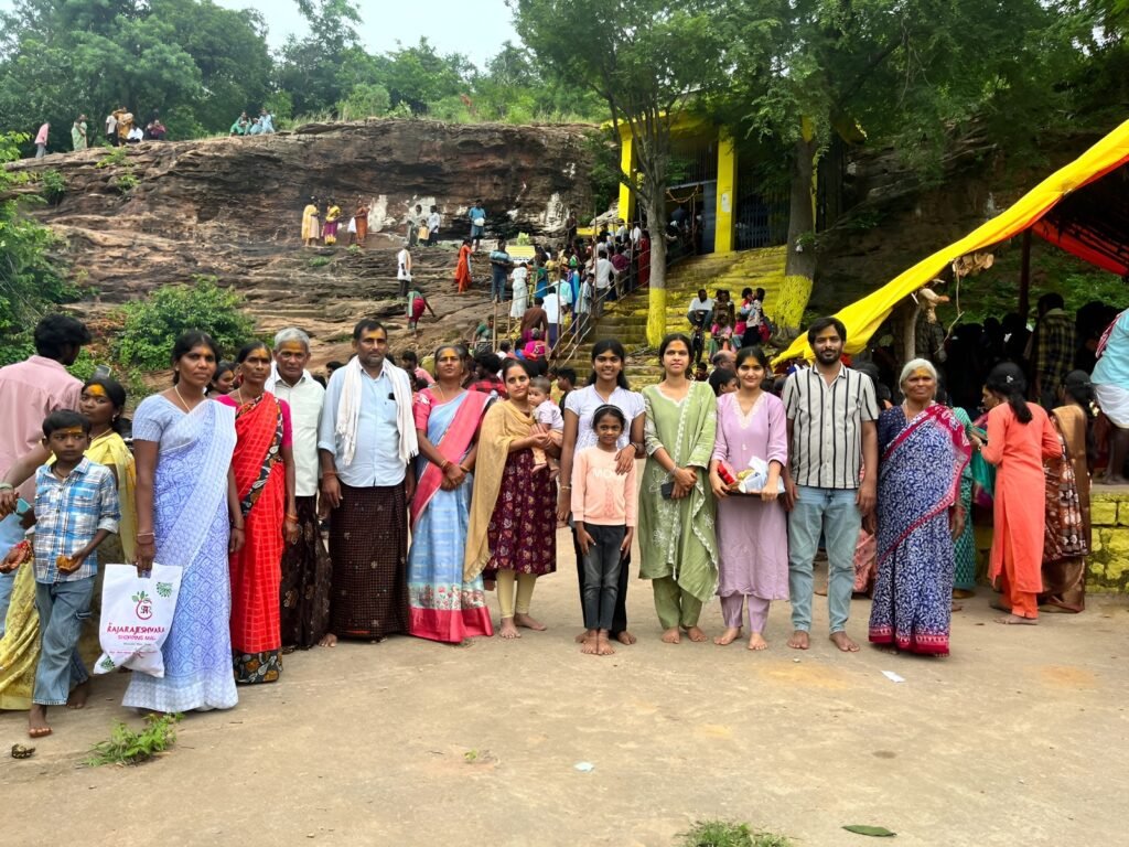 శ్రావణ ఆదివారం.. మల్లన్న గుట్టపై భక్తుల సందడి