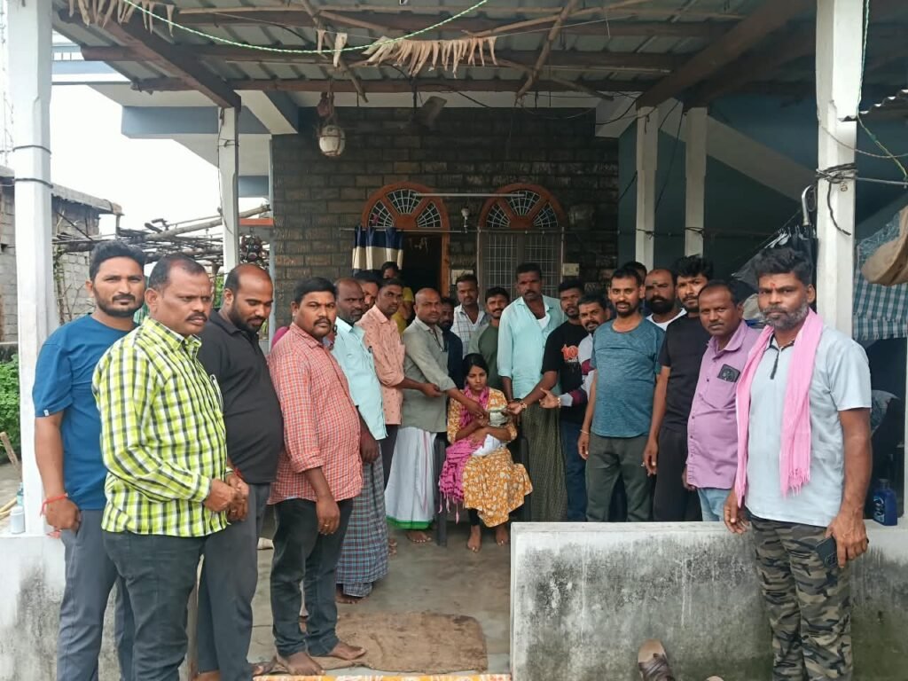 మానవత్వం చాటుకున్న చింతగూడ గల్ఫ్ కార్మికులు.మృతి చెందిన కుటుంబానికి 87,916 రూపాయలు ఆర్థిక సహాయం