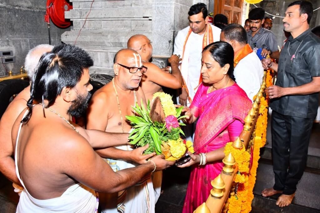 లండన్ కు సురేఖ,