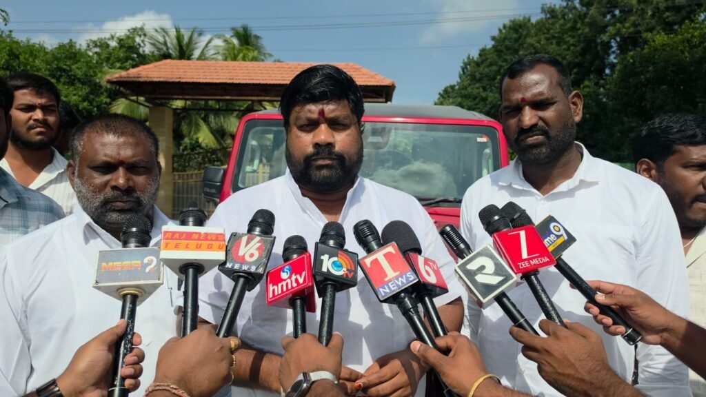 కాంగ్రెస్ ప్రభుత్వం నిరంకుశ పాలన కొనసాగిస్తుందిబీఆర్ఎస్ జిల్లా నాయకుడు గౌడిచర్ల వెంకటేష మండి పాటు