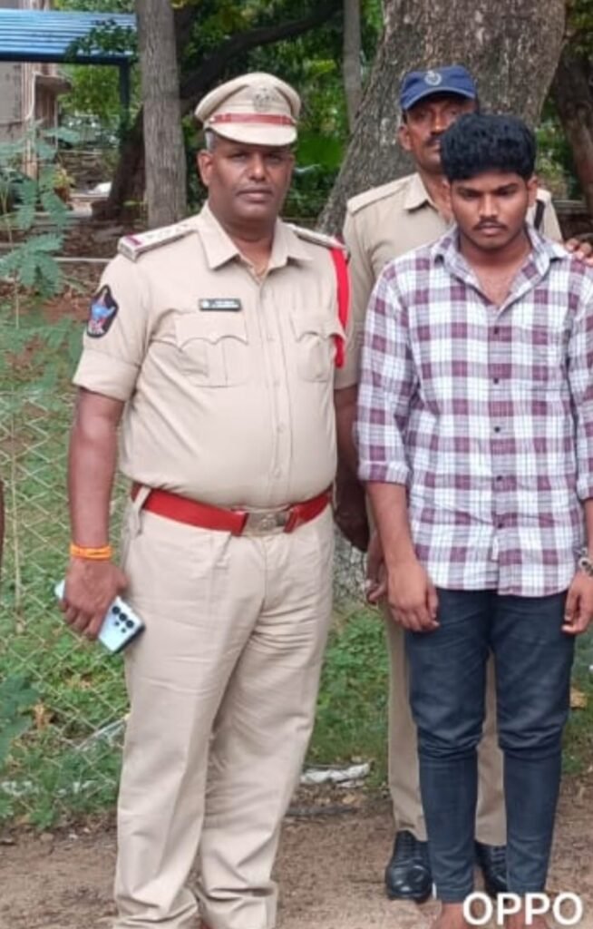 మైనర్ బాలికపై అత్యాచారం చేసి, సజీవ దహనం చేసి హత్య చేసిన కేసులో నిందితుడికి యావజ్జీవ కారాగార శిక్ష బాధితురాలి కుటుంబానికి ఐదు లక్షల రూపాయల పరిహారం ఇవ్వవలసినదిగా ప్రభుత్వాన్ని ఆదేశించిన కోర్టు