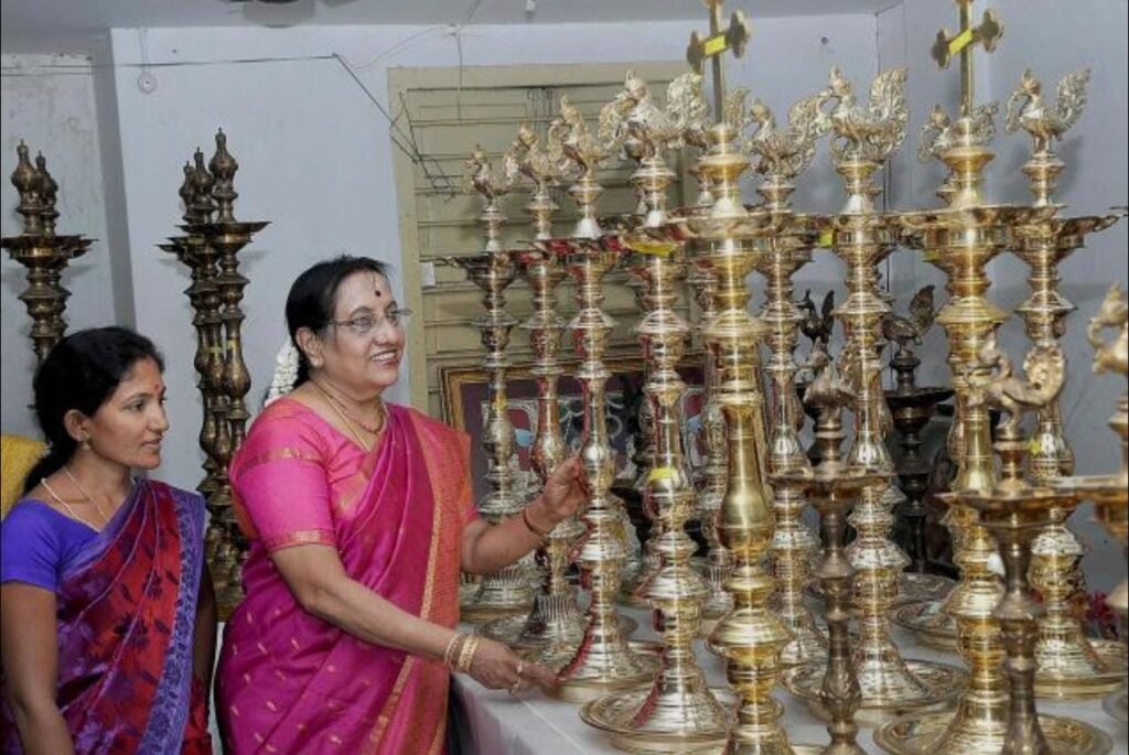 19 నుండి 23 వరకు శిల్పారామంలో పూంపుహార్  “మెగా హ్యాండీ క్రాఫ్ట్స్ ఎక్స్‌పో”    19న ప్రారంభించనున్న తమిళనాడు సూక్ష్మ, చిన్న ,  మధ్య తరహా పరిశ్రమల  శాఖ మంత్రి  పి. మధన్ రాజా   తమిళనాడు హస్తకళల అభివృద్ధి సంస్థ లిమిటెడ్ (పూంపుహార్) అసిస్టెంట్ మేనేజర్ (సేల్స్)  సి. గోపికన్నన్