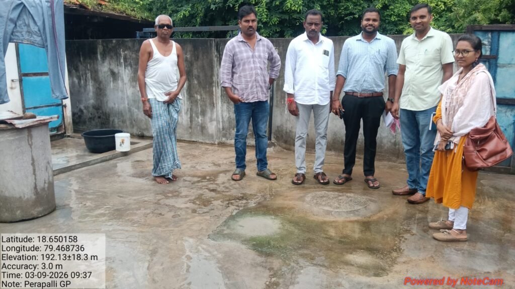 ఇంకుడు గుంతలను పరిశీలించిన కేంద్ర బృందం.