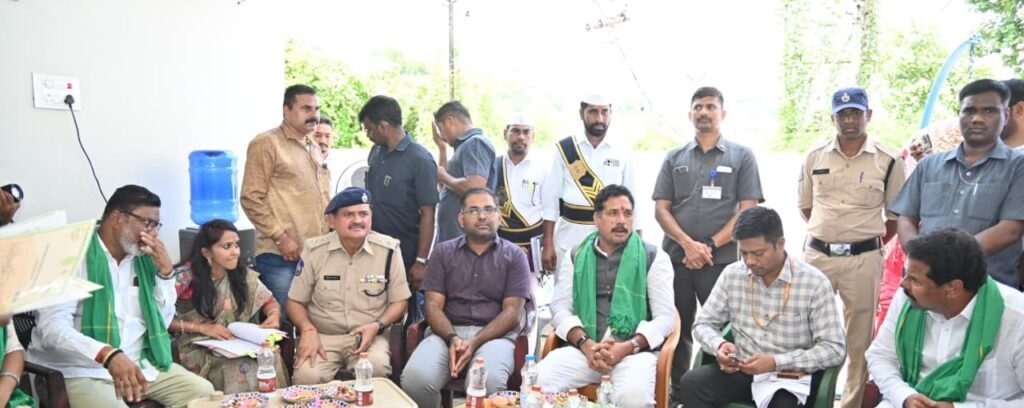 రాజీవ్ నగర్ లంబాడి తండా భూ సమస్యలను పరిశీలించిన జాతీయ ఎస్టీ కమిషన్ సభ్యులు జాటోత్ హుస్సేన్ నాయక్*