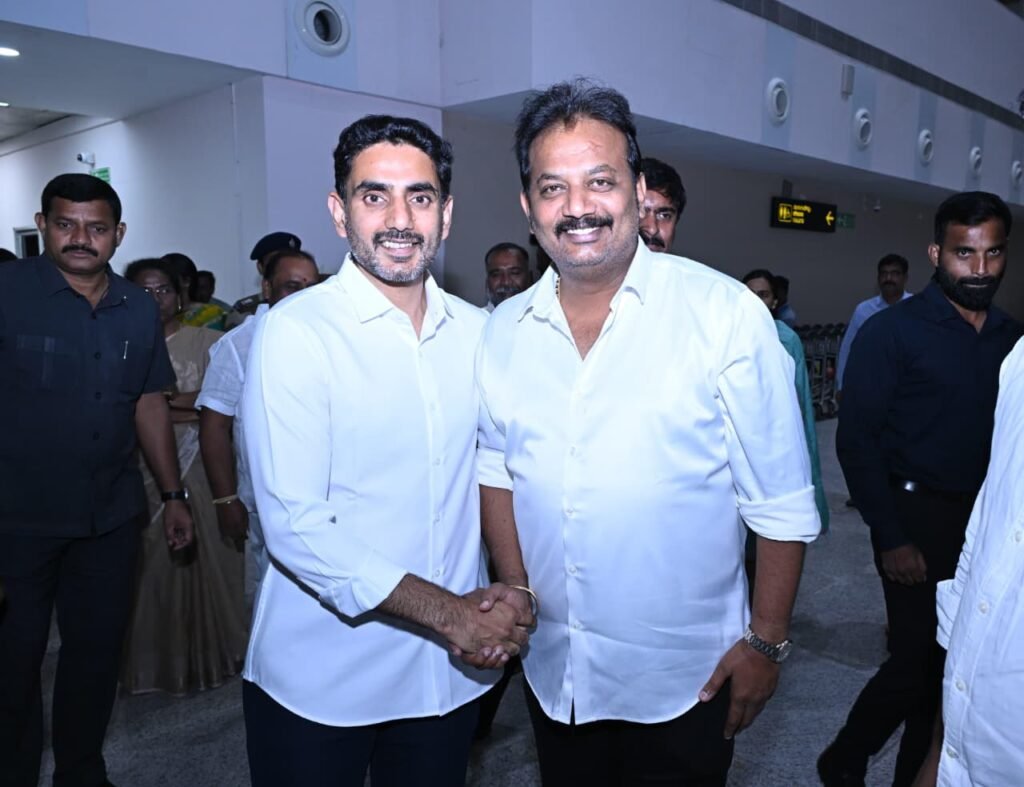 రేణిగుంట విమానాశ్రయంలో మంత్రి నారా లోకేష్‌ కి ఘన స్వాగతం పలికిన తుడా చైర్మన్ డాక్టర్ డాలర్స్ దివాకర్ రెడ్డి.