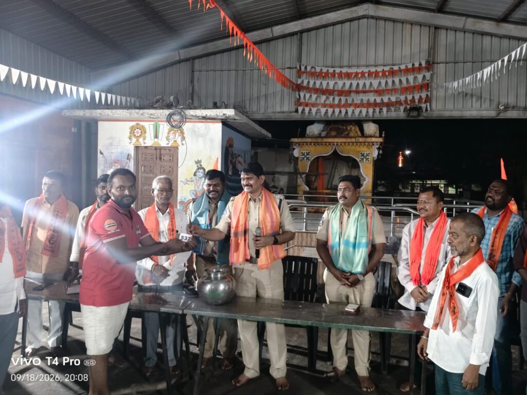 గణేష్  ఉత్సవాలు, ప్రశాంత వాతావరణంలో నిర్వహించాలి     గణేష్ మండపాలను సందర్శించిన ఖని ఏసీపీ