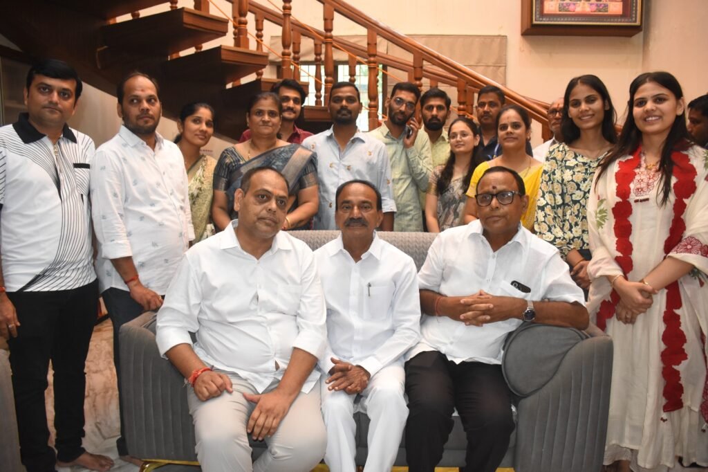 ప్రముఖ వ్యాపారి ఇంటికి తేనేటి విందుకు హాజరైన ఎంపీ ఈటెల రాజేందర్