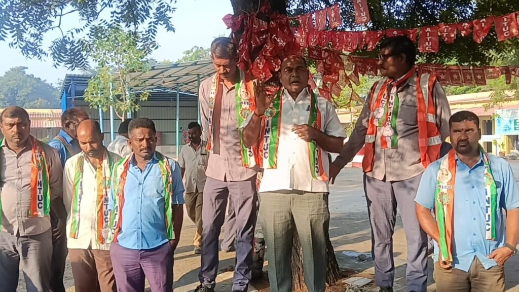 సింగరేణి కార్మికుల సమస్యపై మంత్రుల సమీక్ష ఐఎన్టీయూసీ కేంద్ర కార్యదర్శి గడ్డం తిరుపతి యాదవ్