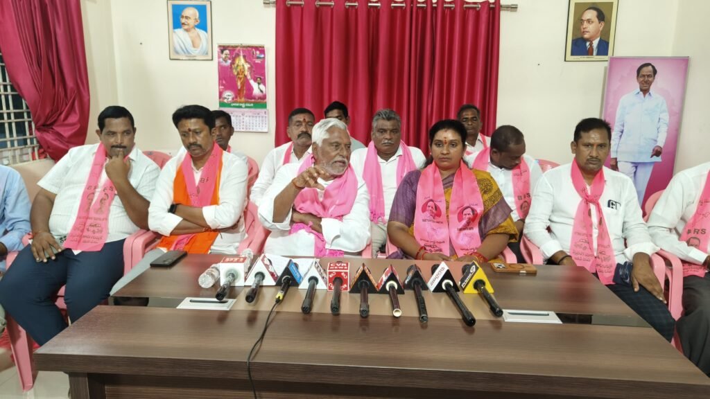 పాలన చేతగాక… సీఎం రేవంత్ రెడ్డి డైవర్షన్ పాలిటిక్స్  హై కోర్టు తీర్పు రేవంత్ రెడ్డికి చెంప పెట్టు  పార్టీ ఫిరాయింపుల సూత్రధారి రేవంత్ రెడ్డికి ముఖ్యమంత్రిగా కొనసాగే నైతిక హక్కు లేదు  మాజీ మంత్రి, బిఆర్ఎస్ పార్టీ రాష్ట్ర ప్రధాన కార్యదర్శి తాటిపర్తి జీవన్ రెడ్డి.