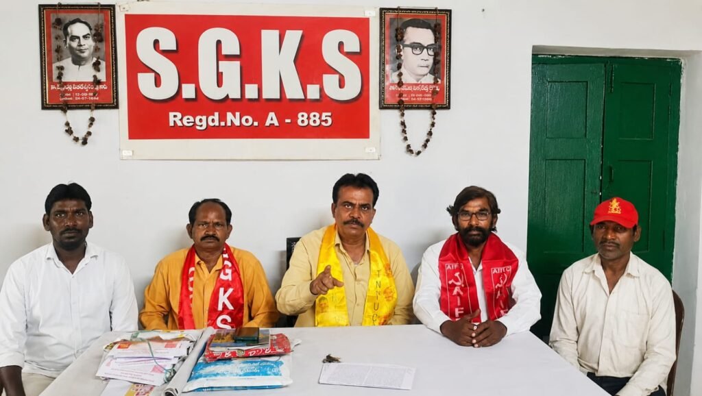 బెల్లంపల్లి సూపర్ బజార్ పై బడా వ్యాపారుల కన్ను !-సింగరేణి సూపర్ బజార్ ప్రైవేట్ చేస్తే సహించంవిప్లవ కార్మిక సంఘాల డిమాండ్సింగరేణి సూపర్ బజార్ ను యాజమాన్యమే నిర్వహించాలి.