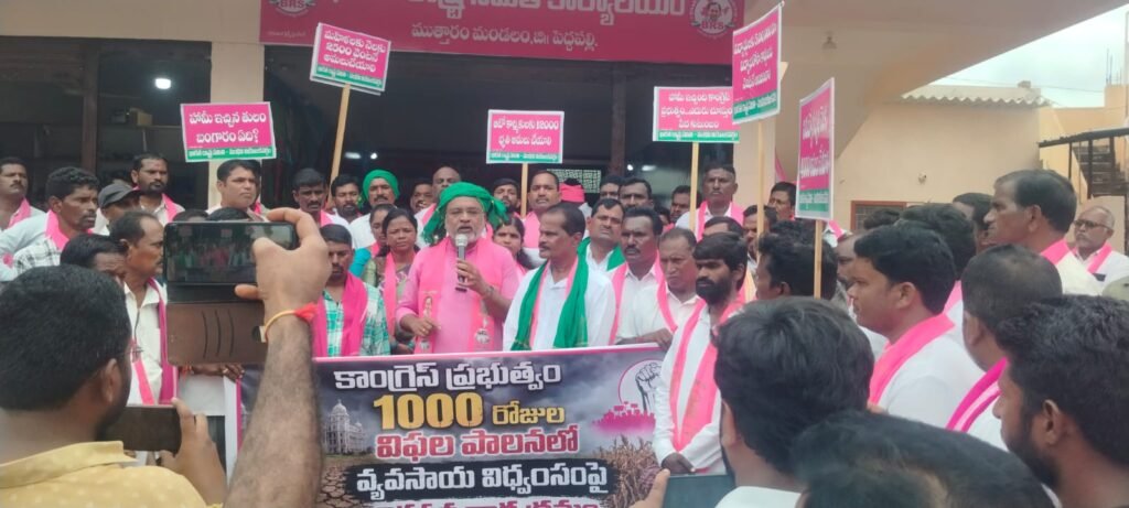 మాటలు నమ్మరని కాగితాలతో దగా చేసిన ప్రభుత్వంహామీలు అమలు చేయకుండా కాలయాపన చేస్తున్న సర్కార్‌.