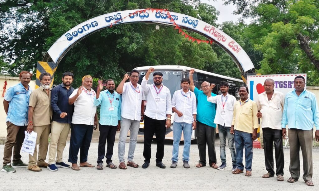 జగిత్యాల ఆర్టీసీ డిపోలో డ్రైవర్లు, కండక్టర్ల సమస్యలపై హ్యూమన్ రైట్స్ కౌన్సిల్ ఫర్ ఇండియా పరిశీలన