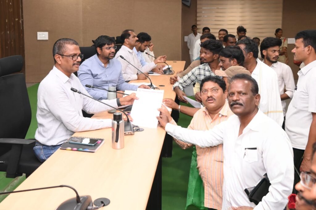 ప్రతి నెల 1,000 ప్యాకెట్ల రక్తం అందుబాటులో ఉండేలా చర్యలు తీసుకోవాలి