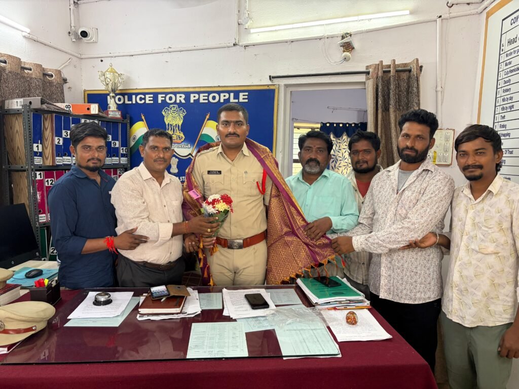 నెన్నెల ఎస్సై జగదీశ్వర్ రెడ్డికి ఘన సన్మానం.సేవాలాల్ సేన లంబాడి సంఘం నాయకుల అభినందనలు