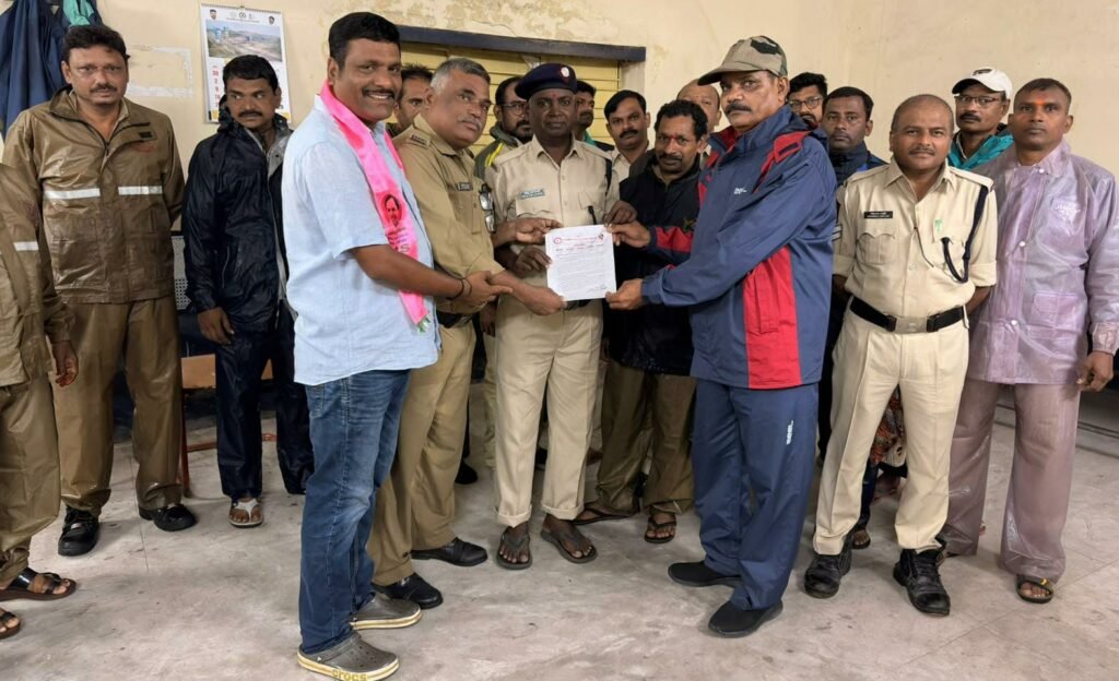 సింగరేణిలో వెంటనే ఎన్నికలు నిర్వహించాలిఎన్నికలు పూర్తయ్యే వరకు అన్ని సంఘాలకు సమాన హోదా కల్పించాలి. ఎస్‌&పీసీ, అడ్రియాల గని టిబిజికెఎస్ నాయకుల వినతి