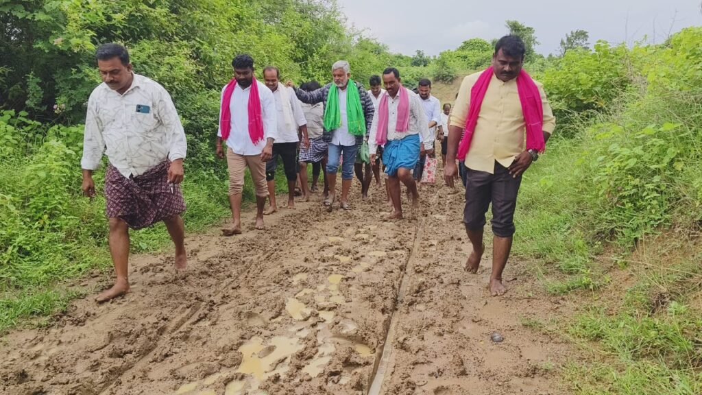 ఓట్ల కోసం దుద్దిళ్ల శ్రీధర్ ఎన్నిటికైనా దిగజారుతారు.
