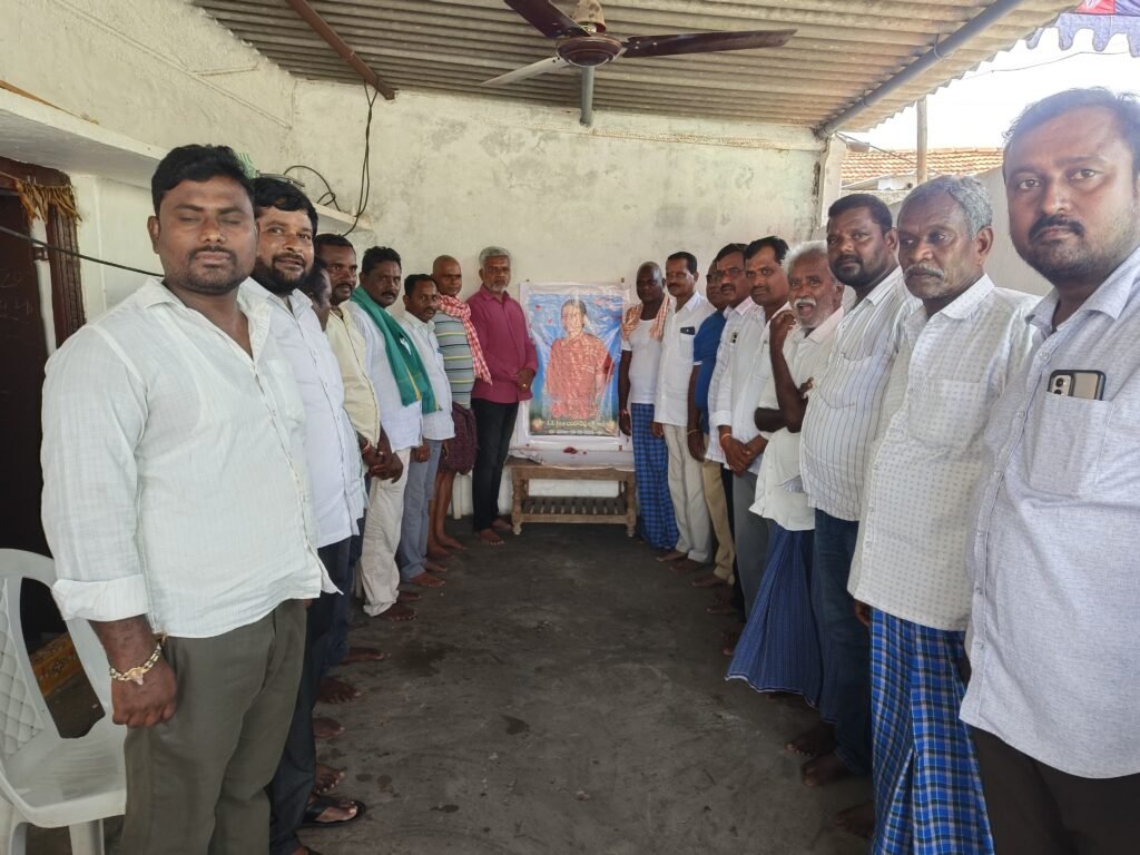 బాధిత కుటుంబాన్ని పరామర్శించిన మాజీ ఎమ్మెల్యే పుట్ట మధుకర్.