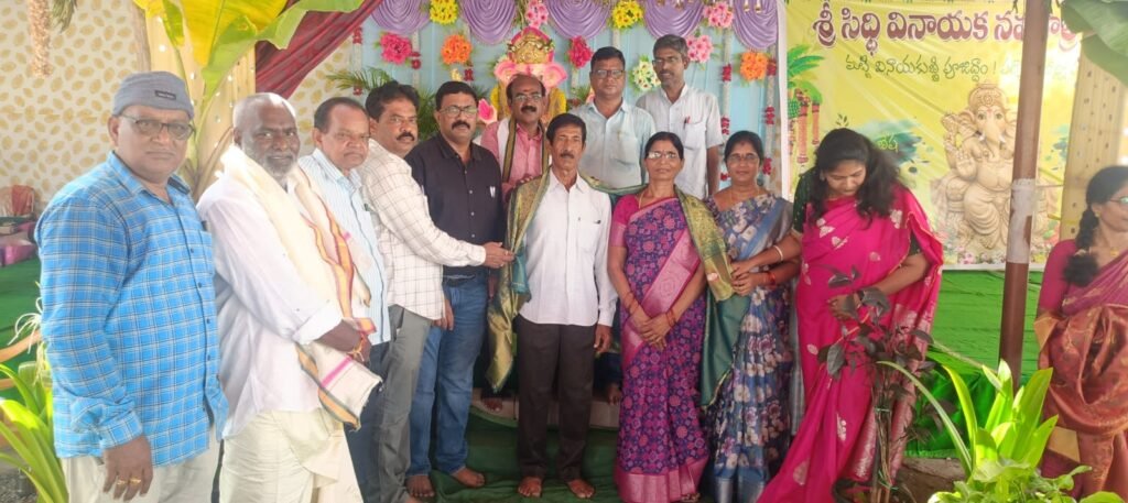 టీఎన్జీవో హౌసింగ్ కాలనీ నస్పూర్ శ్రీ సిద్ధి వినాయక గణేష్ మండలి వద్ద 4వ రోజు మహా అన్న దానం.
