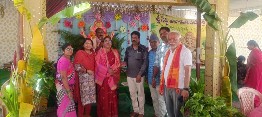 టీఎన్జీవో హౌసింగ్ కాలనీ నస్పూర్ శ్రీ సిద్ధి వినాయక గణేష్ మండలి వద్ద 5వ రోజు మహా అన్న దానం.